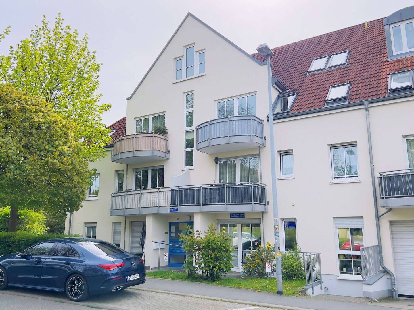 frei ab 01.09.2026: 3-Raum-Wohnung im Dachgeschoss mit Einbauküche, 1328 Dresden
