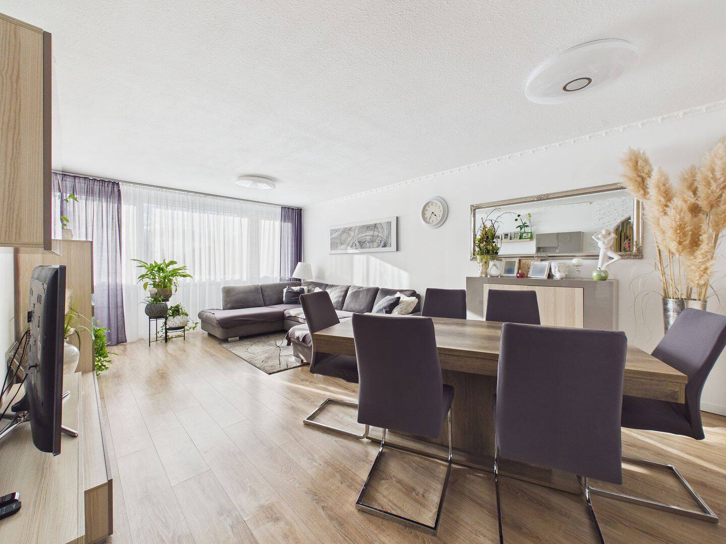 Wohnen mit Komfort: Hochwertige 4-Zimmer-Wohnung mit Einbauküche, Balkon & Garage in Regensburg!, 93057 Regensburg (Brandlberg-Keilberg Konradsiedlung-Wutzlhofen Reinhausen Sallern-Gallingkofen)