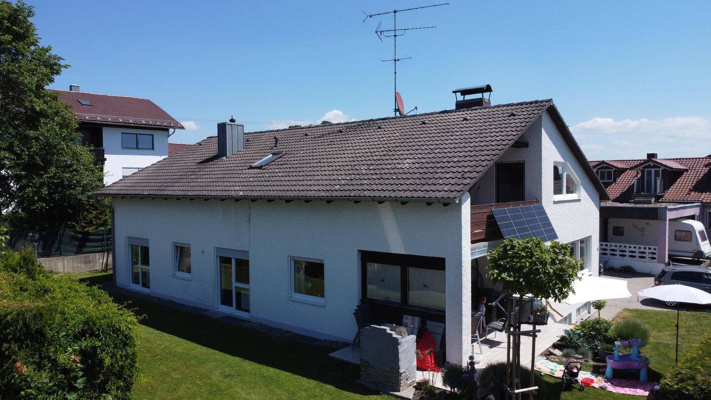 Viel Platz für die ganze Familie – gepflegtes Einfamilienhaus mit Einliegerwohnung und Wohlfühlgarten, 94377 Steinach