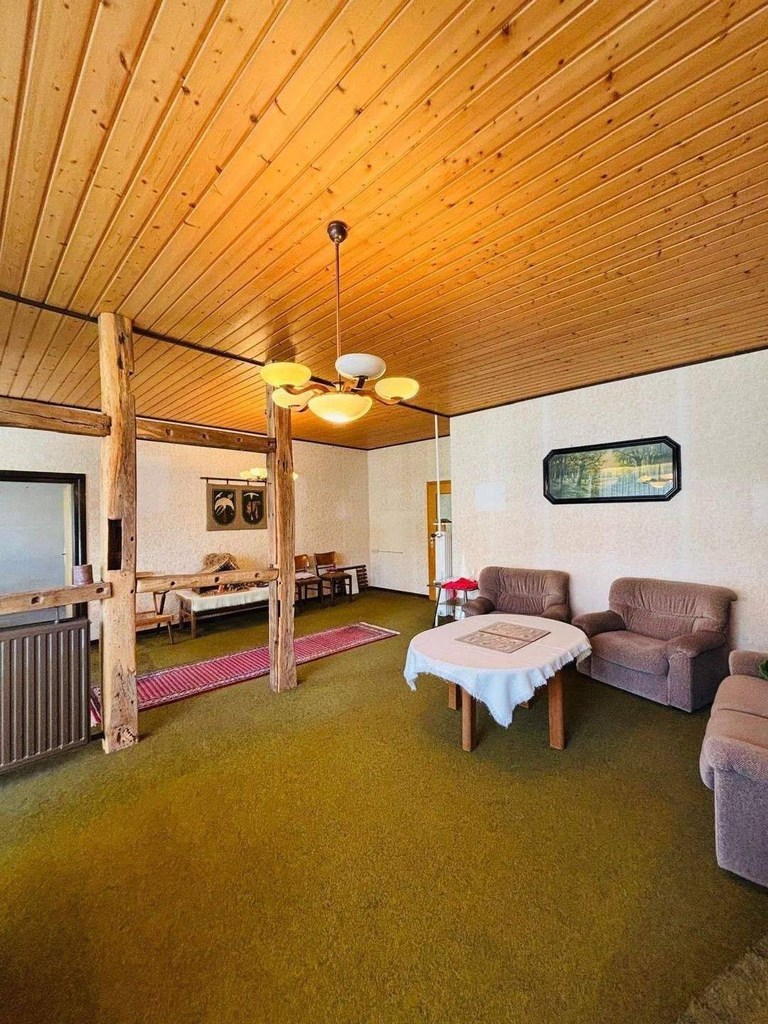 Großzügiges Familienhaus mit 8 Zimmern, Nebengebäude und 1.055 m² Grundstück, 29693 Ahlden (Aller)