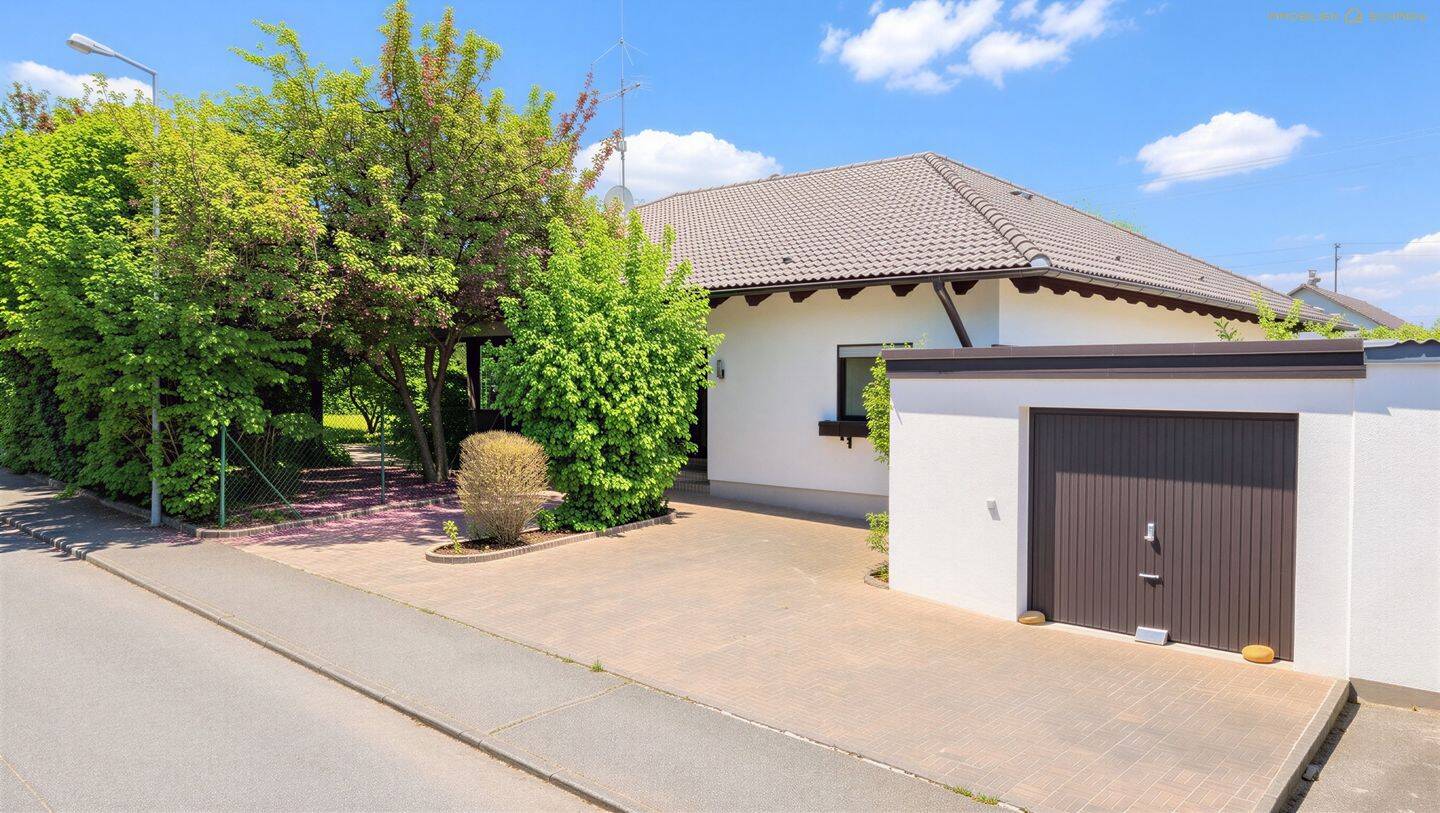 Großzügiger Bungalow mit Entwicklungspotenzial und zusätzlichem Baugrundstück in Kleintissen, 88348 Bad Saulgau