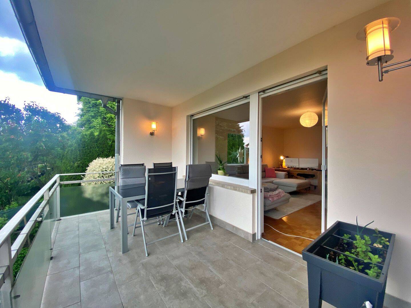 Helle und groß geschnittene 2-Zimmer-Wohnung in idyllischer Umgebung, 65195 Wiesbaden (Wiesbaden)