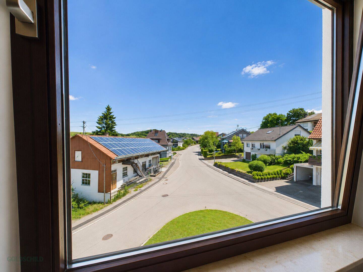 Lichtdurchflutete DG-Wohnung mit traumhafter Aussicht | Vollmöblierung möglich | Holzelfingen, 72805 Lichtenstein