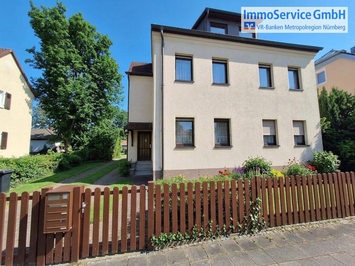 Charmantes Wohnhaus mit drei Einheiten und zwei Einzelgaragen in Eibach, 90451 Nürnberg (Eibach Hafen Maiach Reichelsdorf Röthenbach bei Schweinau)