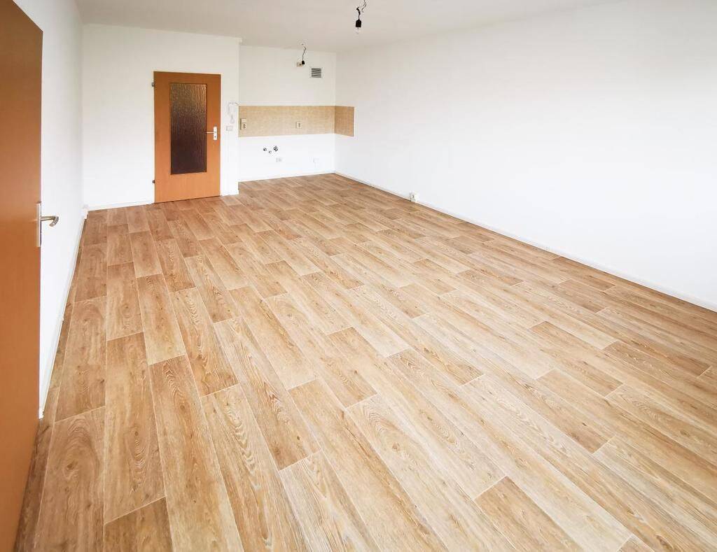 Balkonwohnung mit offenem Wohn-/Essbereich, 9120 Chemnitz (Altchemnitz Bernsdorf Helbersdorf Kapellenberg)