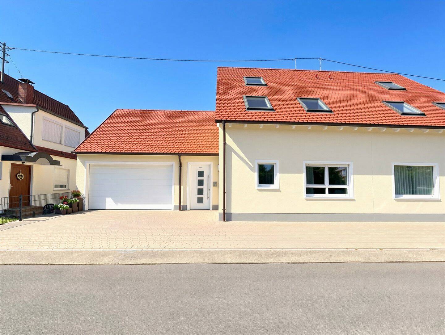 Moderne Doppelhaushälfte mit Garage, hochwertiger Ausstattung und sonniger Wohnlage, 86609 Donauwörth