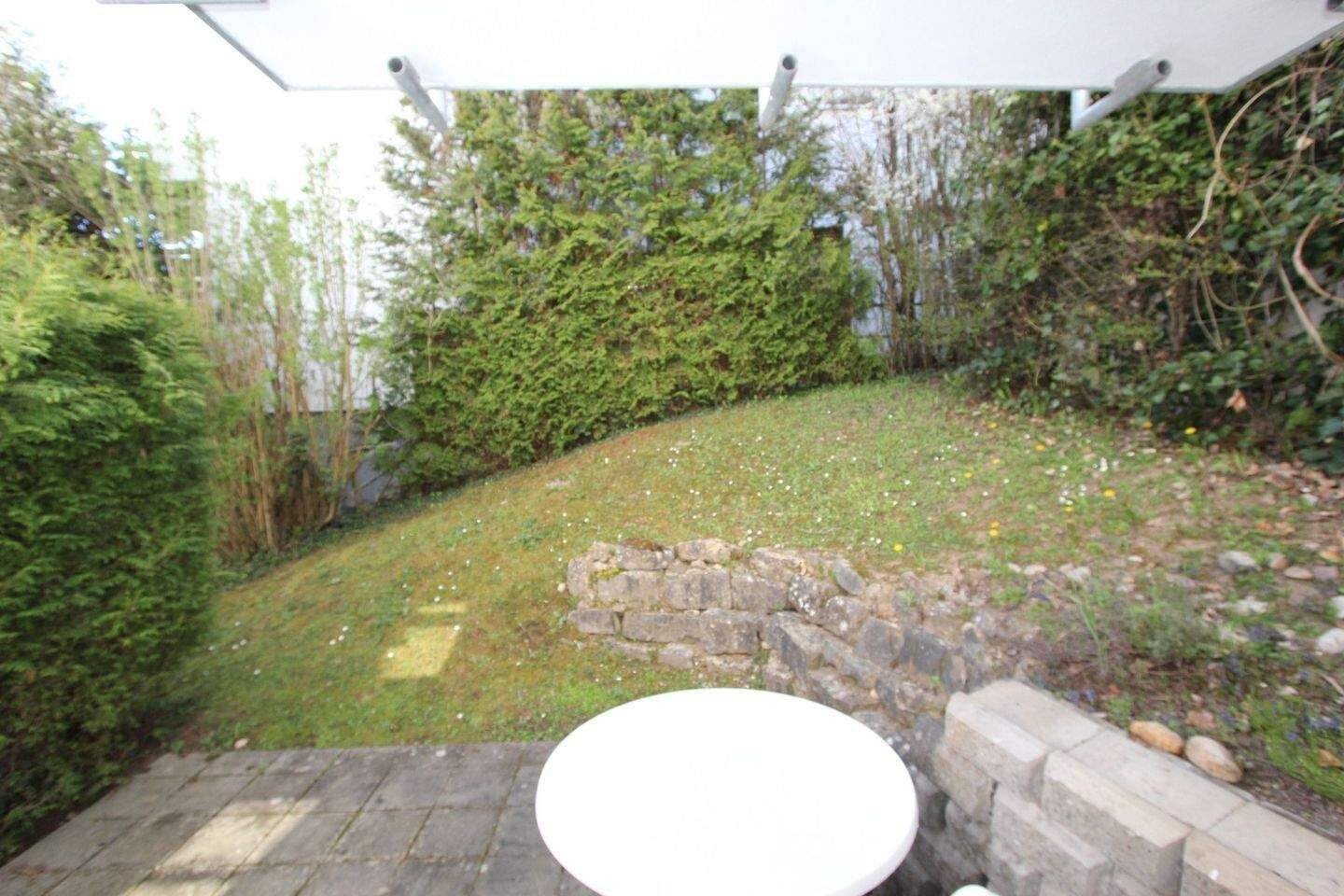 Vermietete 2-Zimmer Wohnung mit Terrasse, Gartenanteil, Außenstellplatz in ruhiger Lage in Höchberg, 97204 Höchberg