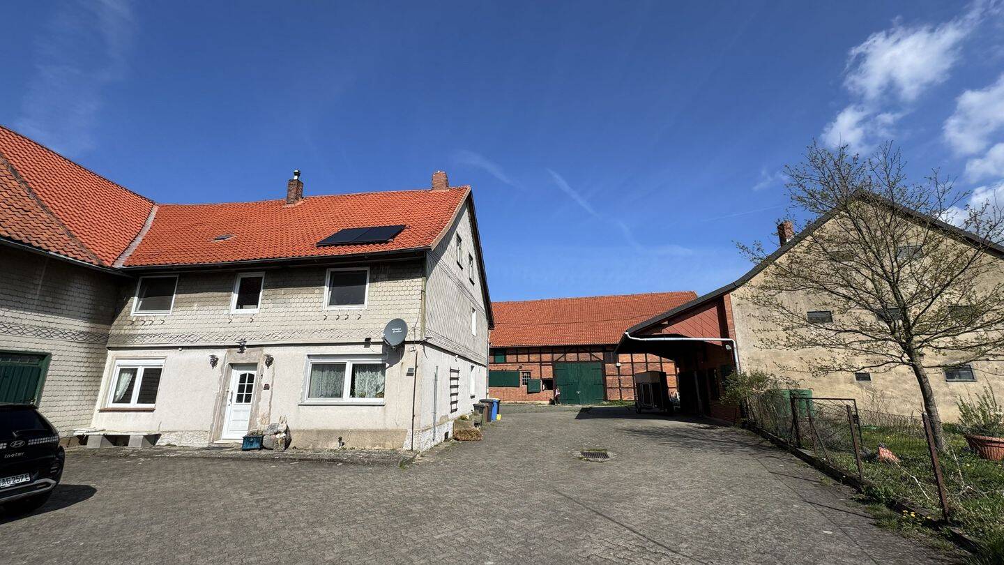 Großzügiger Hof mit Stall, Scheune, Reitplatz und Weide, 31167 Bockenem