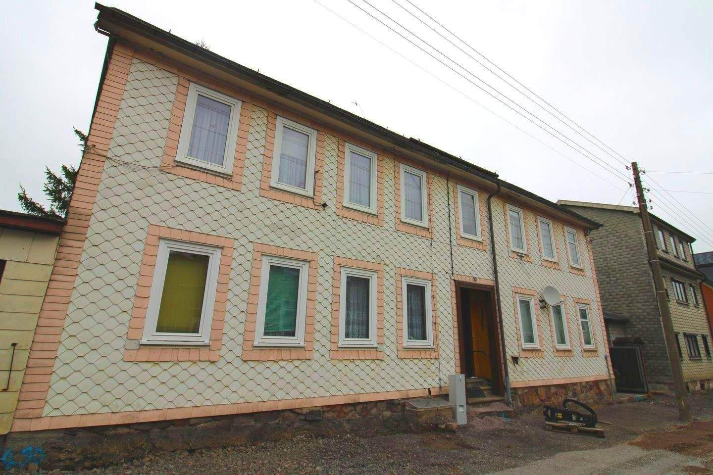 Immobile mit Potenzial in Großbreitenbach – 2 Garage inklusive, 98701 Großbreitenbach