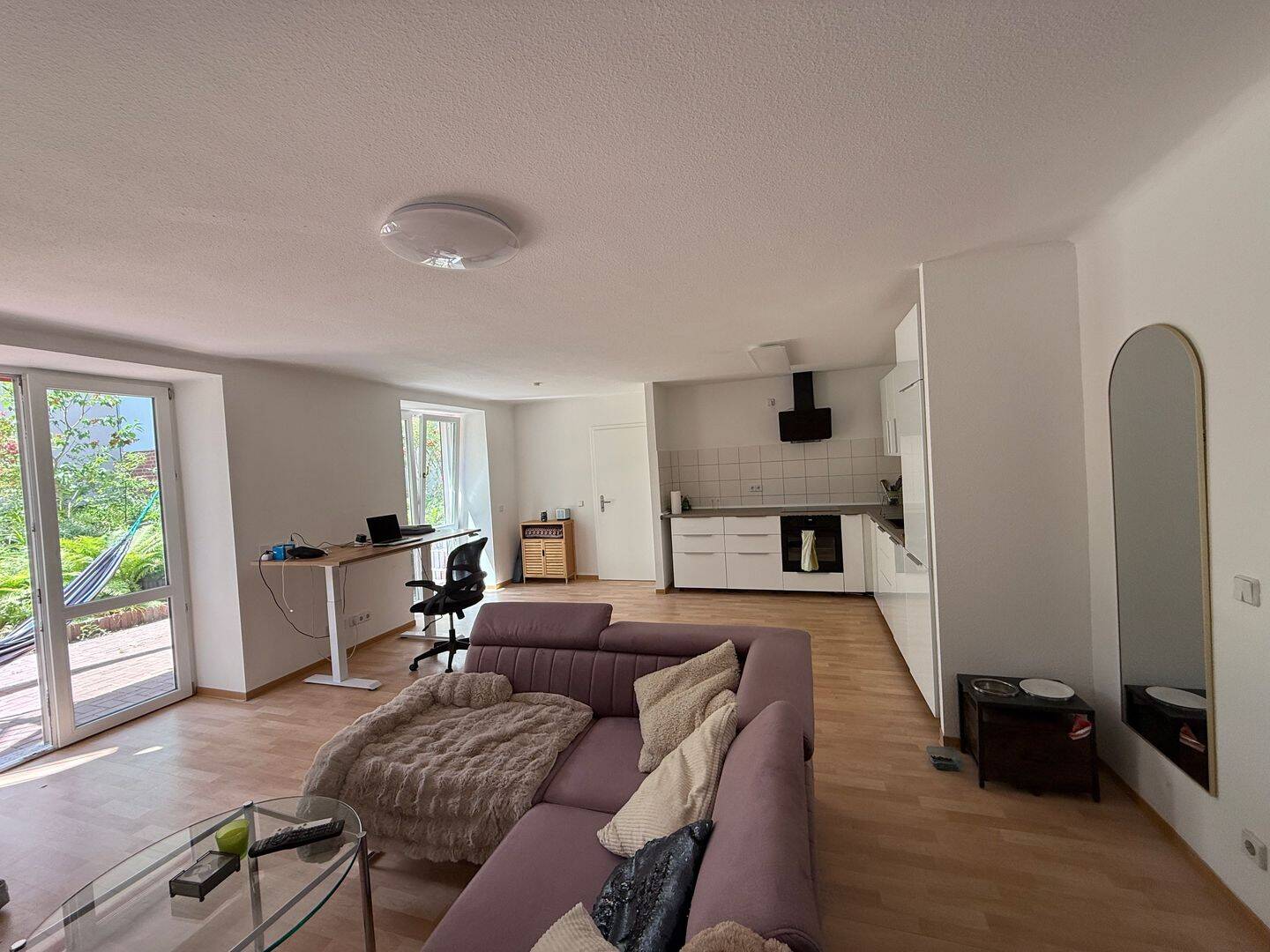 Exklusive möblierte 2-Zimmer-Wohnung mit Terrasse, Garten, Homeoffice & Seenähe – nur 45 Min. nach Berlin, 15859 Storkow (Mark)