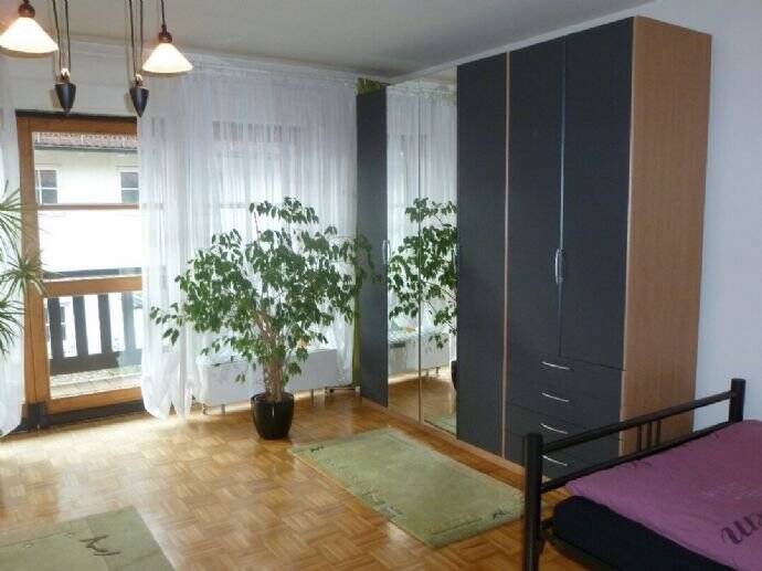 Schöne Wohnung an Grünanlage mit u.a. Balkon, Tiefgarage, Waschmaschine, TV, 81673 München (Berg am Laim)