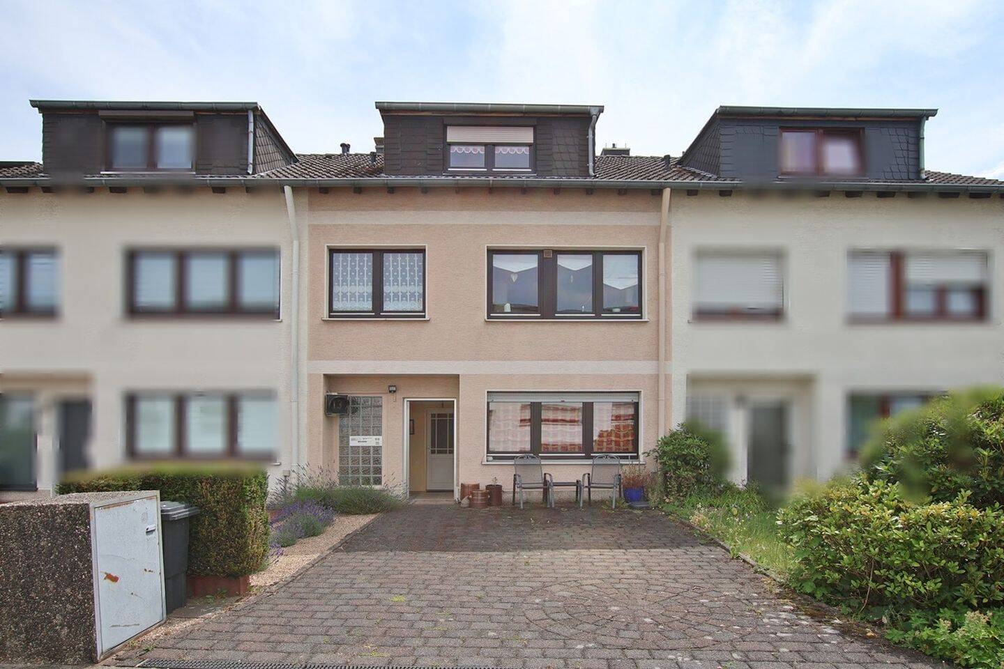 Reihenmittelhaus mit Appartement, Garten und Garage in familienfreundlicher Wohnlage von Grundschöttel, 58300 Wetter (Ruhr)