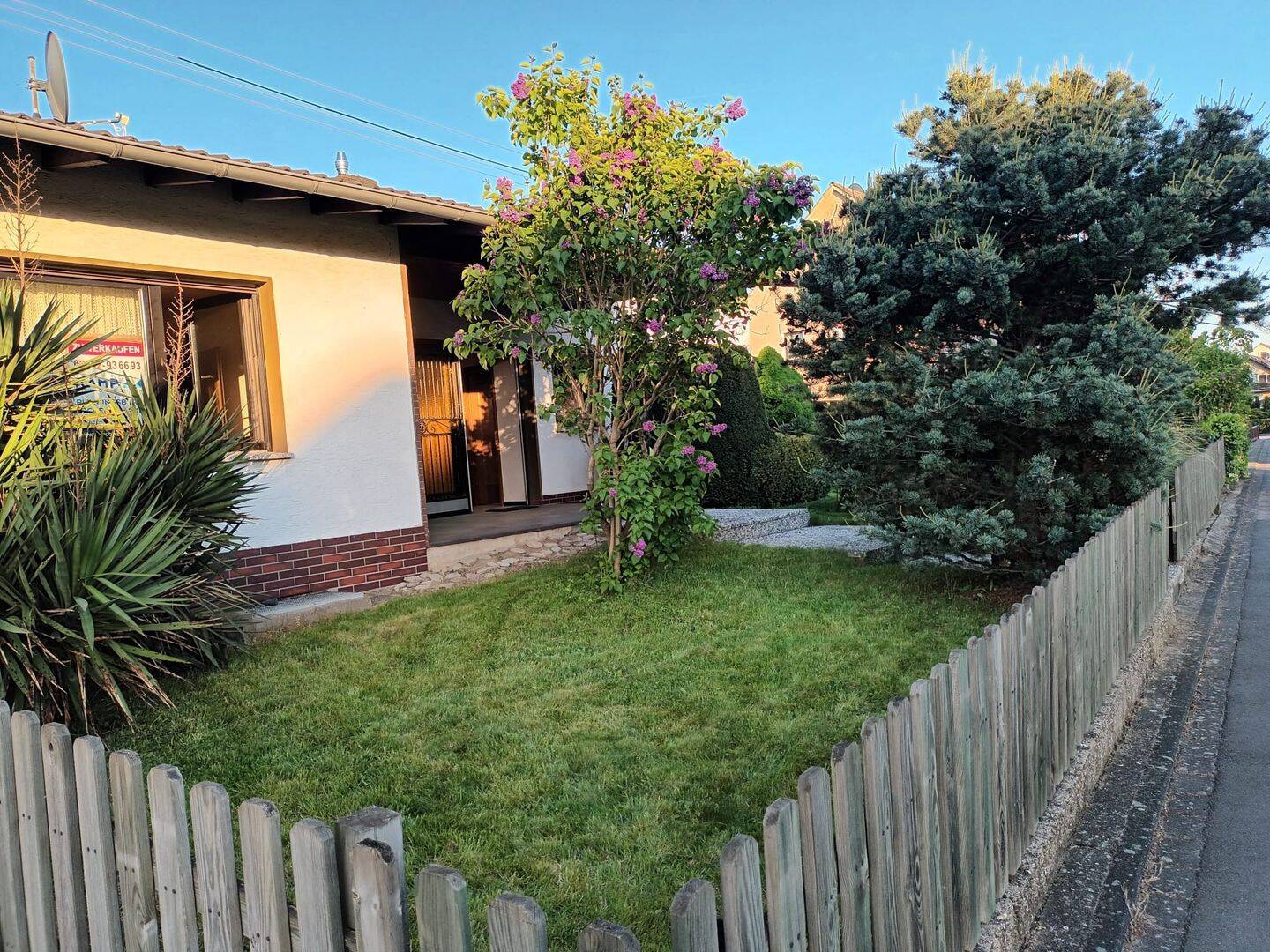 PREISSENKUNG! Solider Bungalow mit Pfiff, insges. 200 m² Wohnfläche + ca. 50m² KG!, 53859 Niederkassel