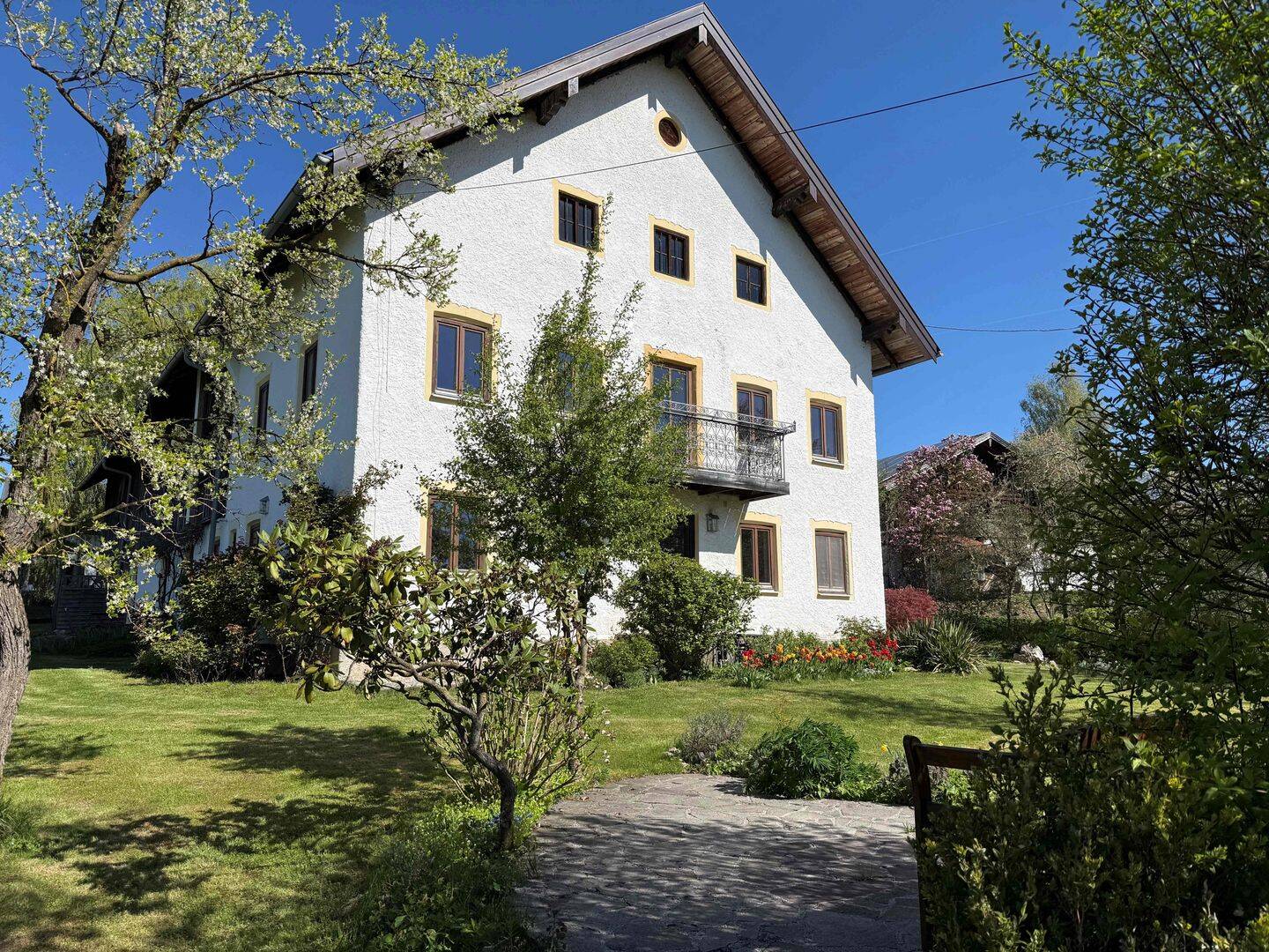 Bäuerliches Anwesen mit Bergblick in ländlicher Umgebung von Trostberg, 83308 Trostberg