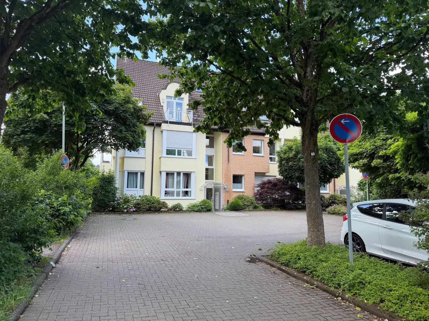 Helle 2-Zi.-Erdgeschosswohnung mit Südterrasse, Gartenanteil und Tiefgaragenstellplatz in Schlebusch, 51375 Leverkusen (Schlebusch)