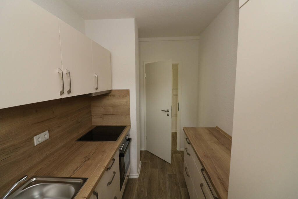 Gerichts-Saal…neu sanierte 2-RW mit Einbauküche & Wanne!!!, 9599 Freiberg