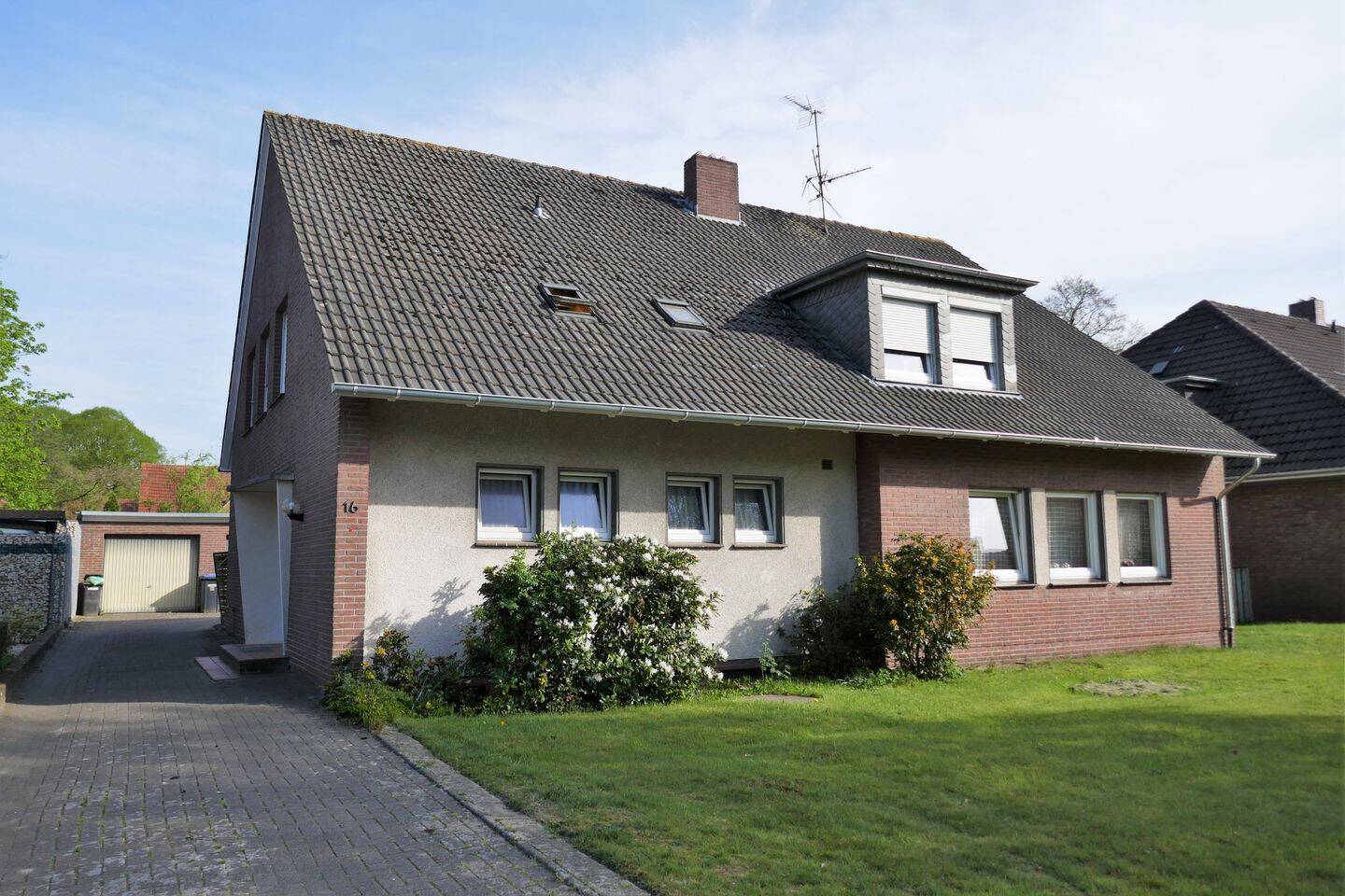 Dachgeschosswohnung mit Garage und Balkon in Papenburg-Untenende, 26871 Papenburg