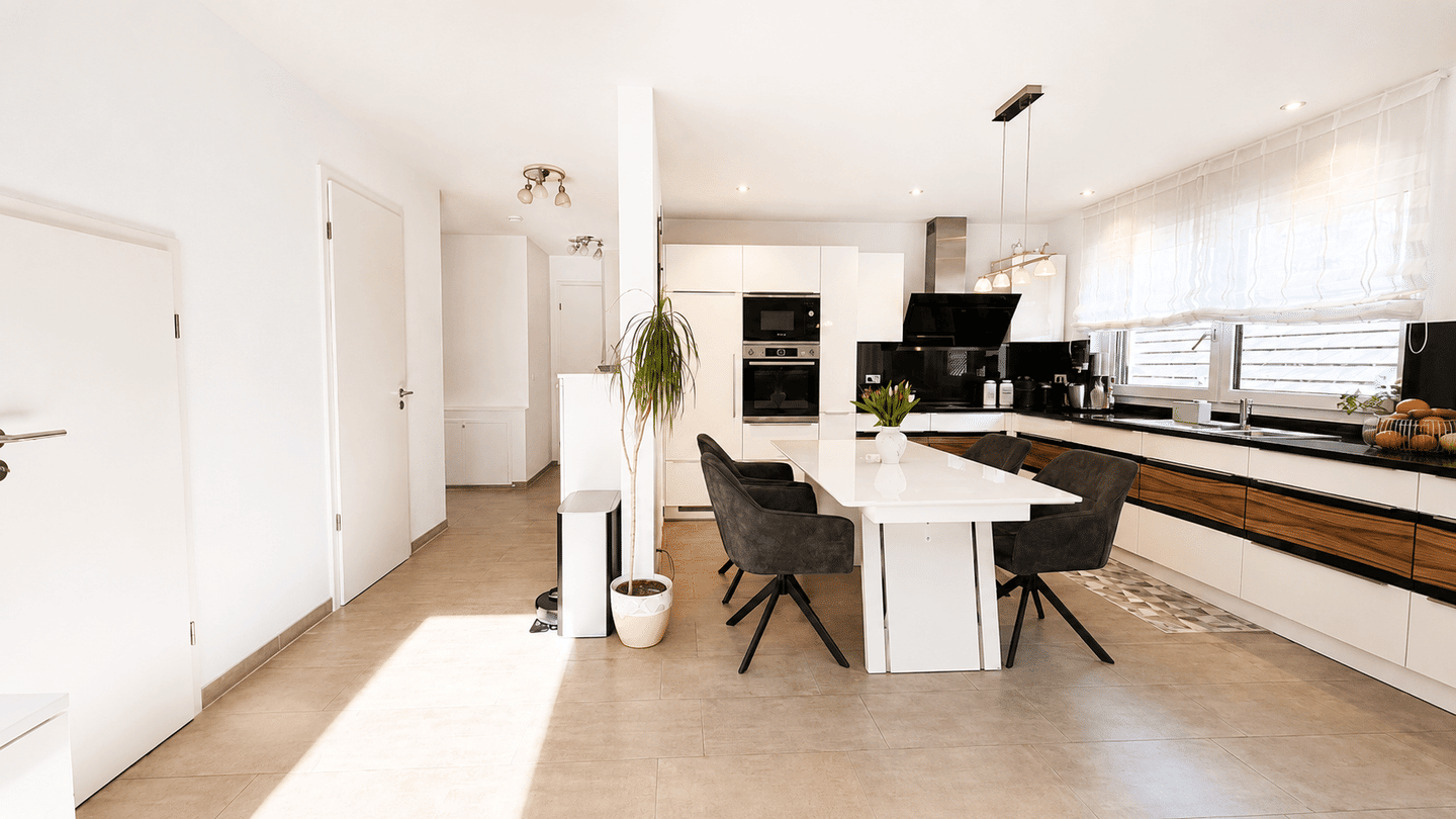 DUVE: Neuwertige 4,5-Zi.-Wohnung (BJ 2016) | A+ Energie | Fußbodenheizung | hochw. Küche | Garage, 71642 Ludwigsburg