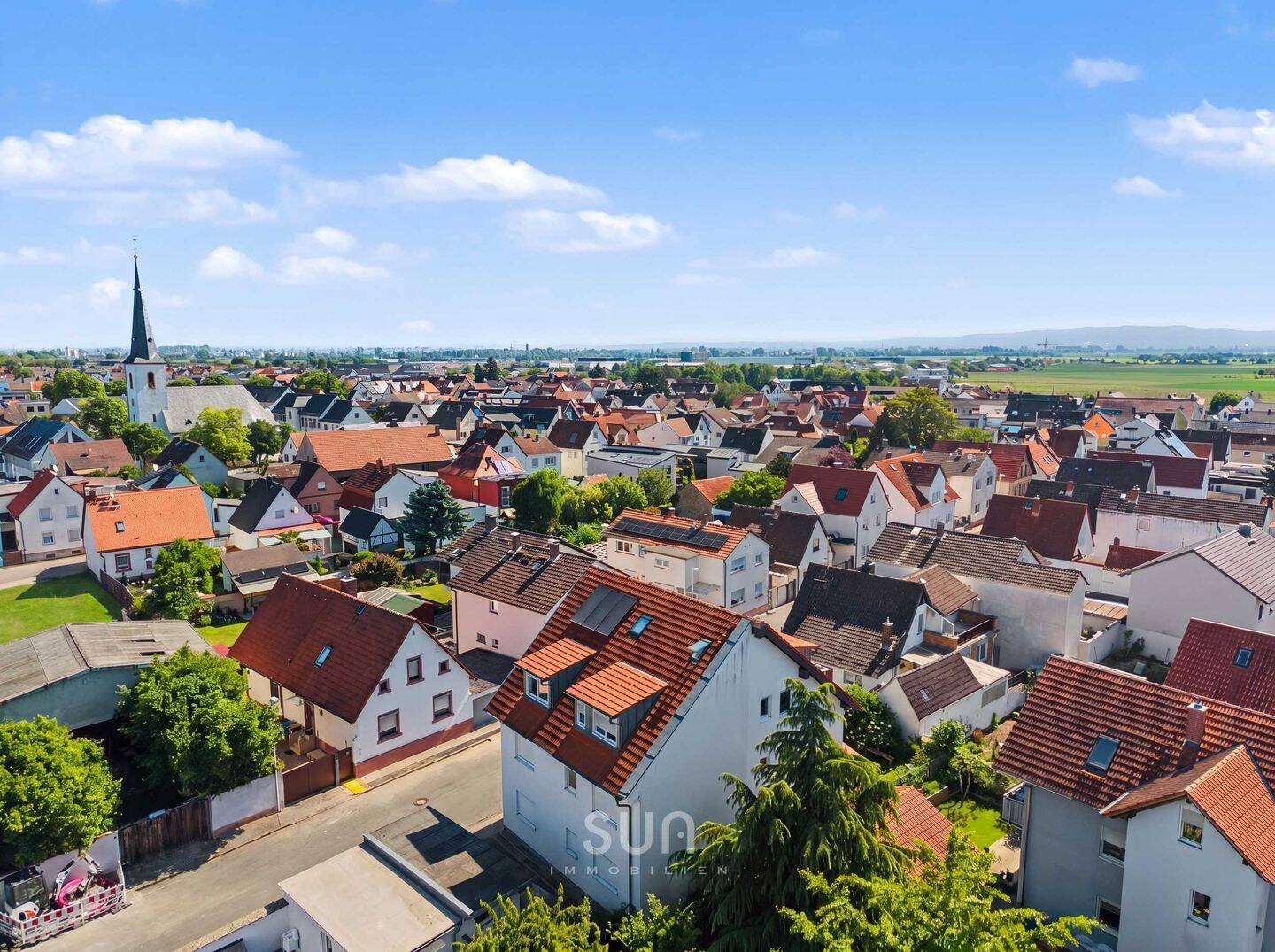 WO DAS LEBEN AM RHEIN UND MAISONETTE EINS WERDEN – exklusives 6-Zimmer-Zuhause in Stockstadt, 64589 Stockstadt am Rhein