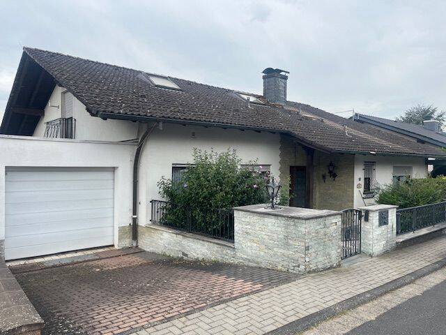 Zweifamilien-Architektenhaus mit einmaliger Aussicht und Schwimmbad, 61130 Nidderau