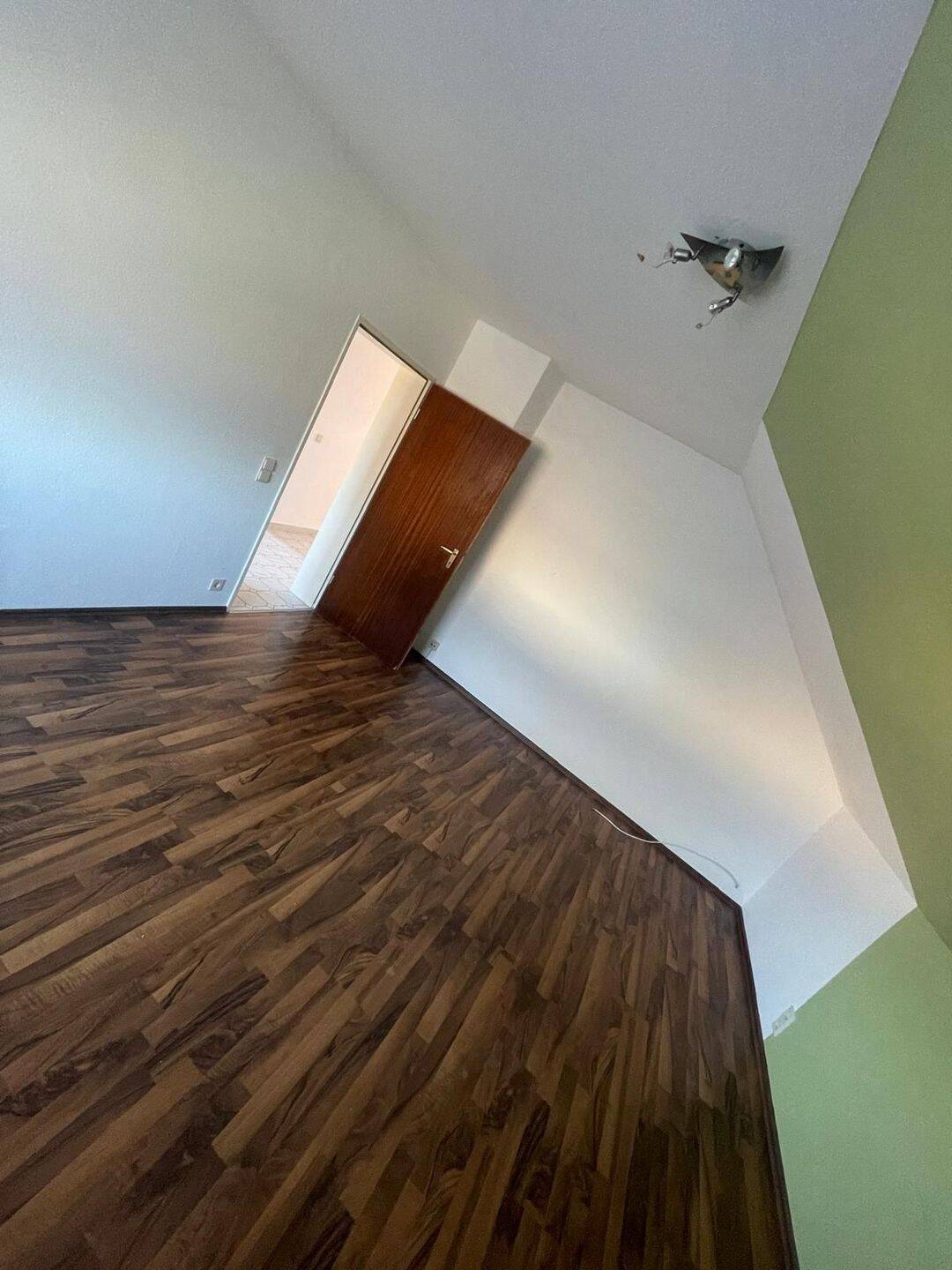 Großzügiges Wohnen in ruhiger Bestlage: Helle 98 m² Dachgeschosswohnung mit Balkon in 31228 Peine-Stederdorf – in 3 Monaten frei, 31228 Peine