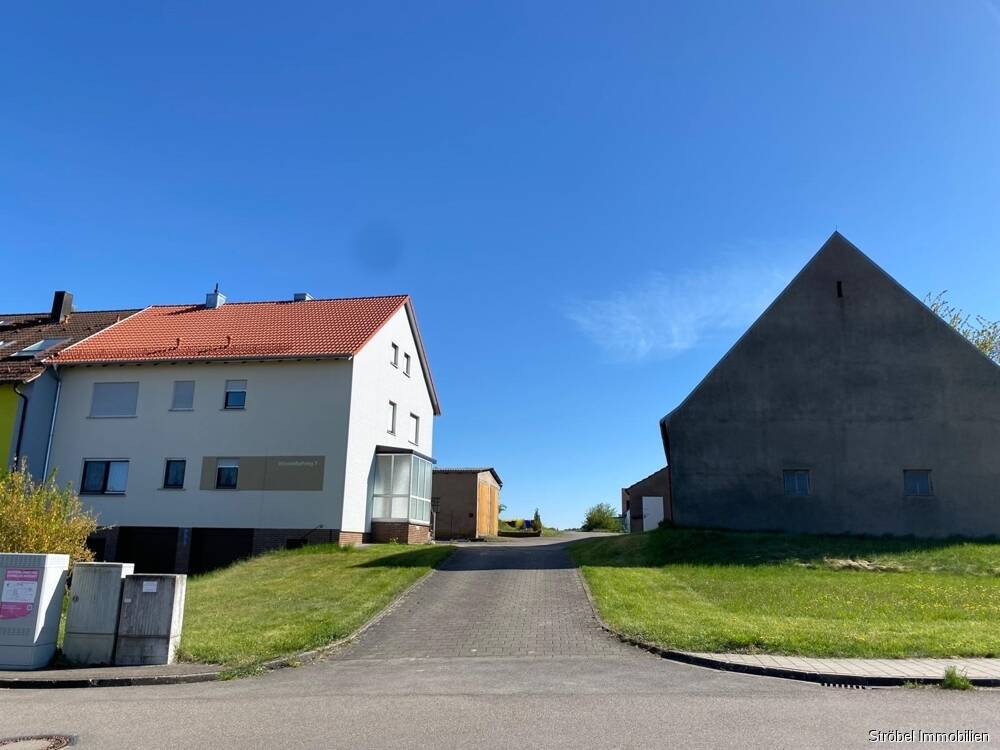 Charmantes Einfamilienhaus mit Garagen und ehemahliger Stallung zu verkaufen, 91602 Dürrwangen