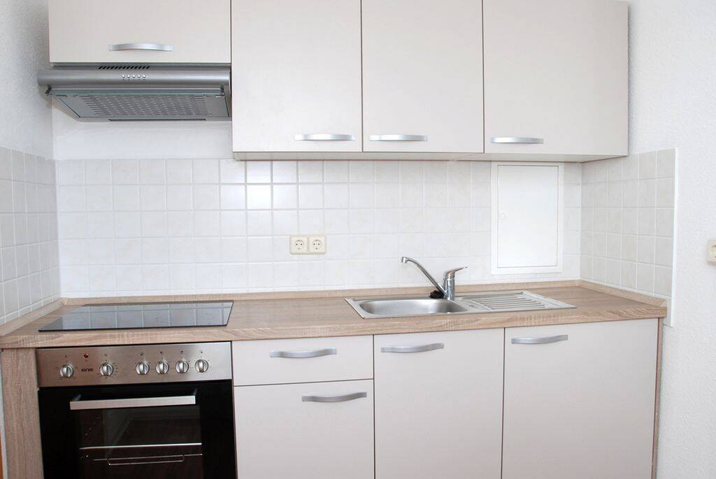 1-Raum-Wohnung mit Einbauküche und Balkon, 9122 Chemnitz (Hutholz Markersdorf Morgenleite Stelzendorf)