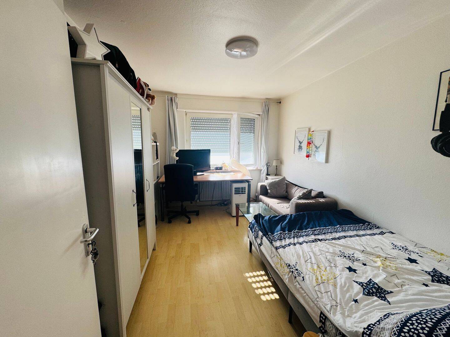 🏠 Möbliertes Zimmer in ruhiger & zentraler WG zu vermieten!, 70191 Stuttgart (Bad Cannstatt Nord)