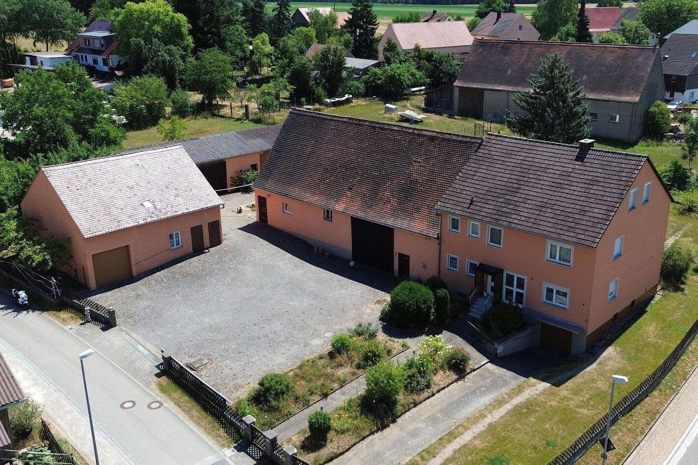 Vielseitiges Mehrgenerationenhaus mit großem Grundstück und Nebengebäuden, 91575 Windsbach