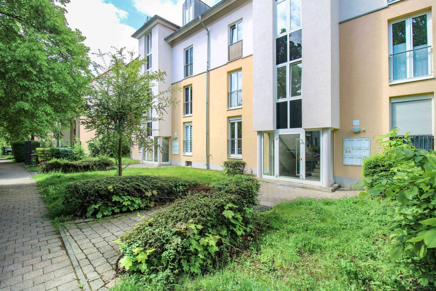Bezugsfrei und barrierearm: 2-Zi.-WHG mit Terrasse und Stellplatz, 39116 Magdeburg (Beyendorfer Grund Lemsdorf Ottersleben Sudenburg)