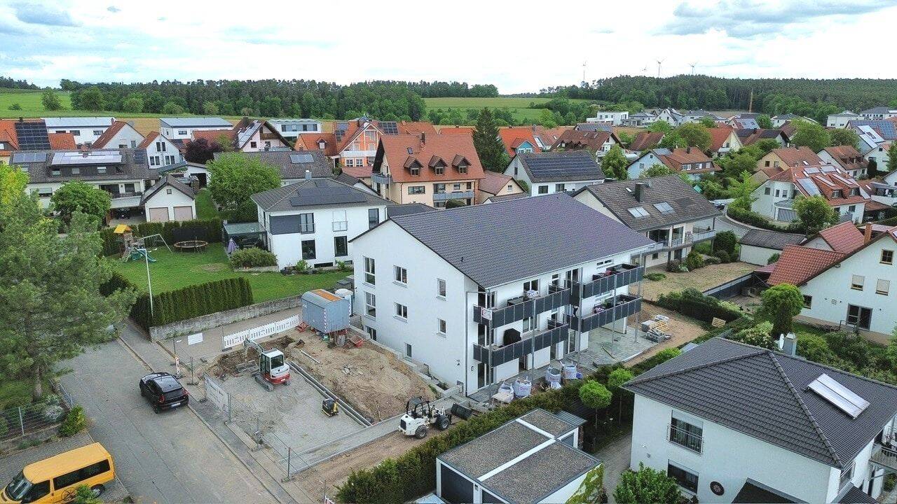 Wohnen mit Gartenflair – großzügige Wohnung in ruhiger Lage – 96193 Wachenroth – Bild 1 von 3