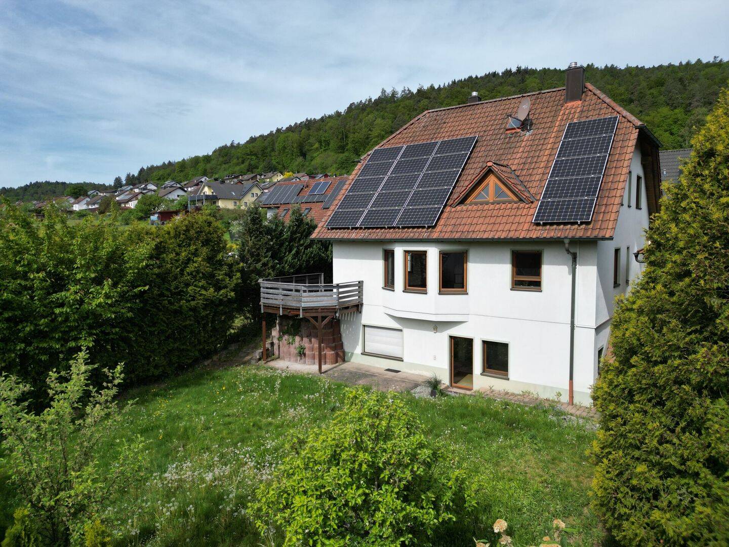 Gepflegtes Einfamilienhaus mit Einliegerwohnung und Wohlfühlcharakter in ruhiger Lage, 97788 Neuendorf