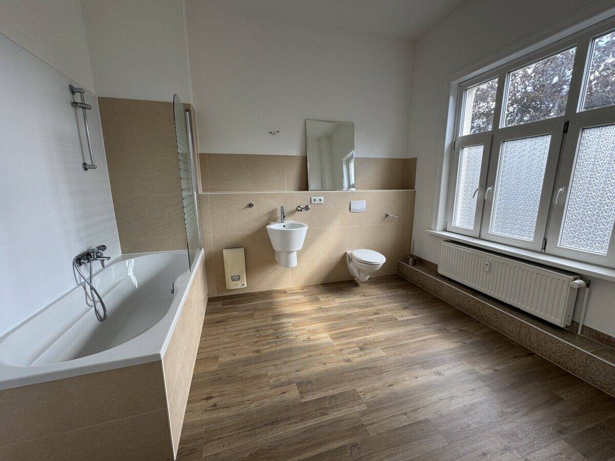 Renovierte 4 Zimmer DG-Altbauwohnung mit Gartennutzung & Garage in der Schönböckener Str. 7, 23556 Lübeck (Buntekuh Sankt Lorenz Nord Sankt Lorenz Süd)