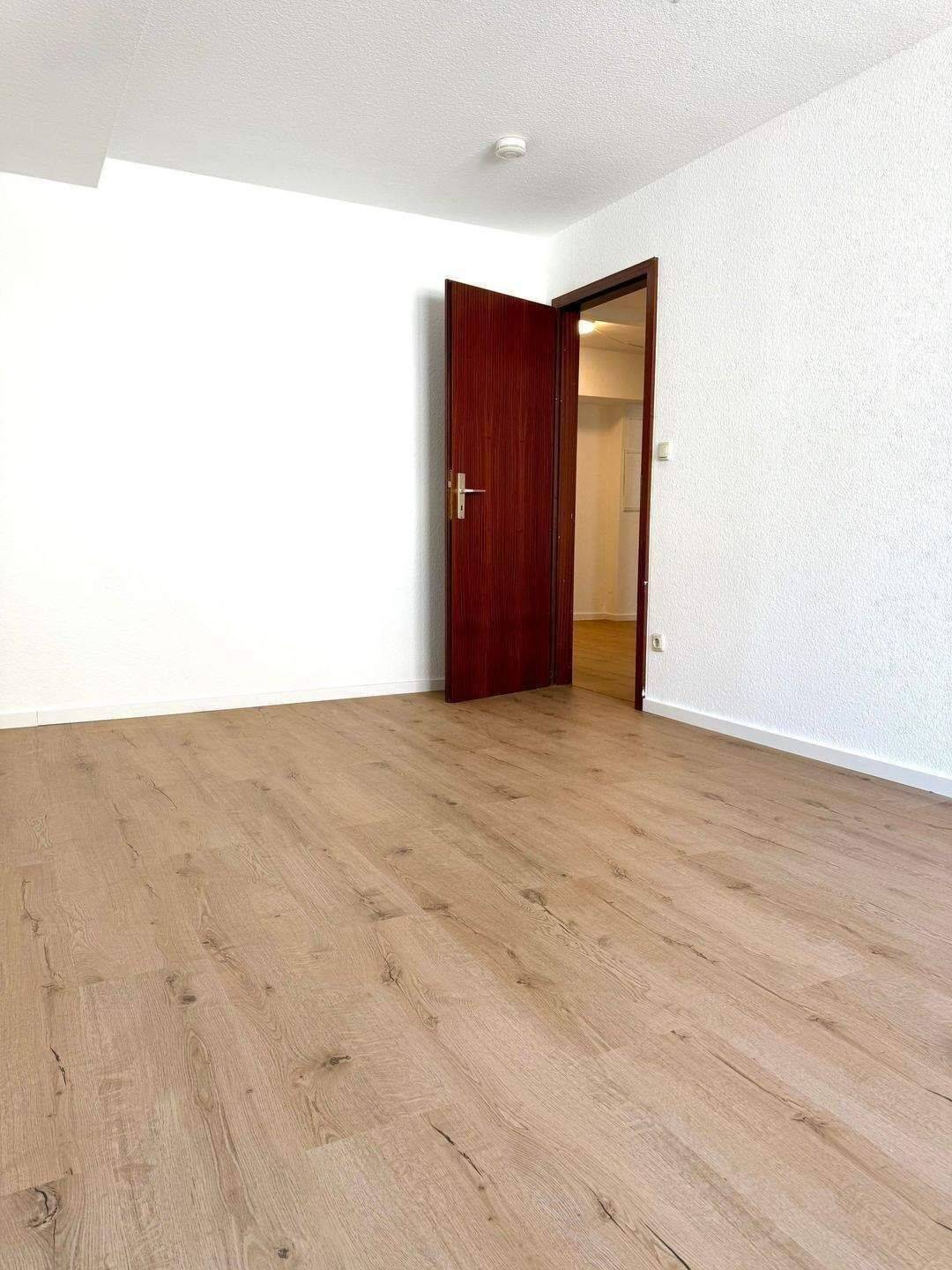 +++MODERN RENOVIERT UND SOFORT WOHLFÜHLEN – 3 ZIMMER MIT AUFZUG+++, 90478 Nürnberg (Dutzendteich Gleißhammer Glockenhof Sankt Peter Zerzabelshof)