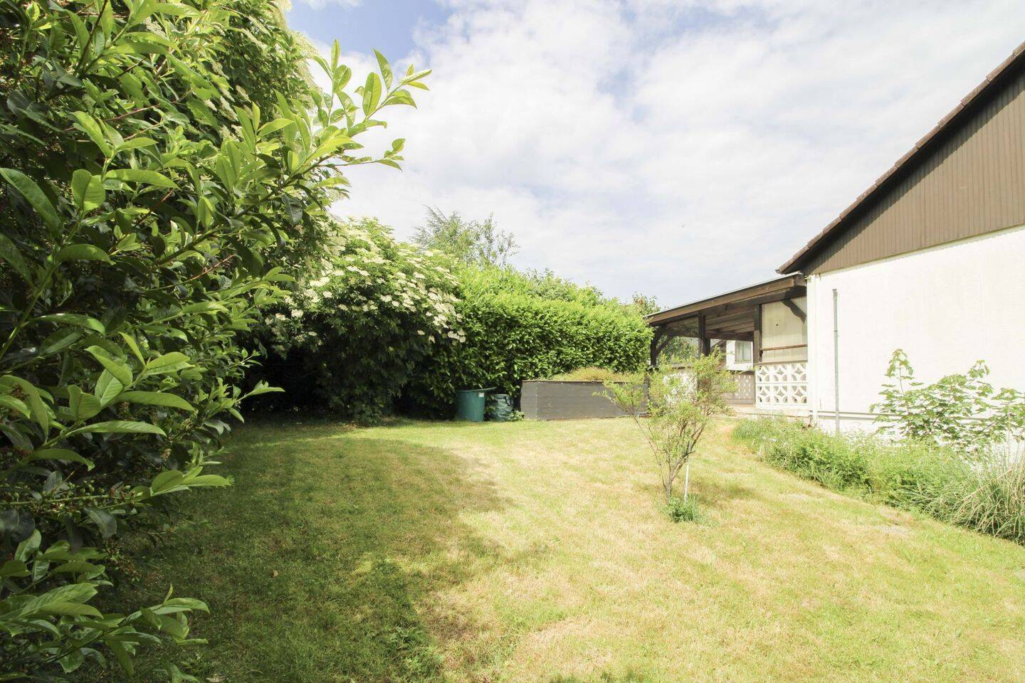 Neue Chance: Freistehendes OKAL-Haus mit Einliegerwohnung und großem Grundstück, 75180 Pforzheim (Büchenbronn Dillweißenstein Sonnenberg Sonnenhof)