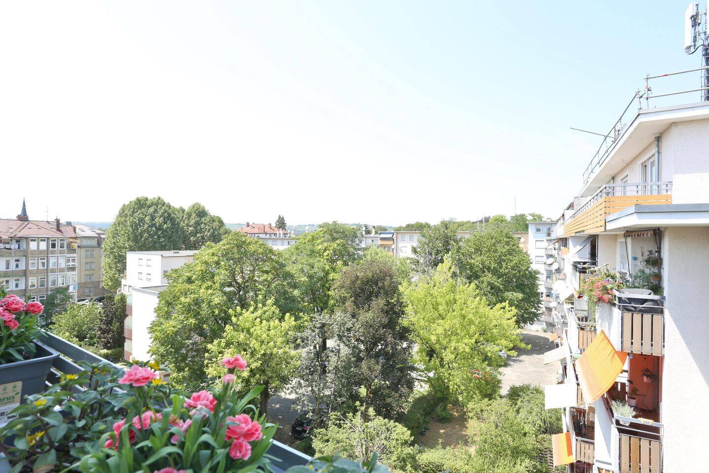 Familientraum mit Weitblick! + viel Platz + schöne Aussicht + Aktivspielplatz vor der Türe, 70372 Stuttgart (Bad Cannstatt)