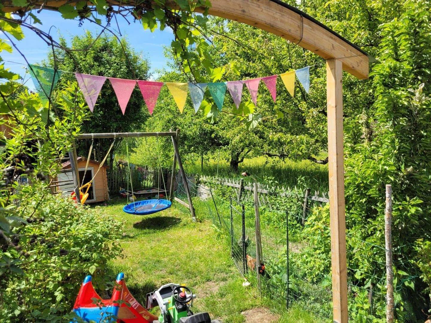 ***FAMILIENFREUNDLICHE 4,5-ZIMMER-WOHNUNG MIT GROSSER TERRASSE UND GARTEN***, 72770 Reutlingen