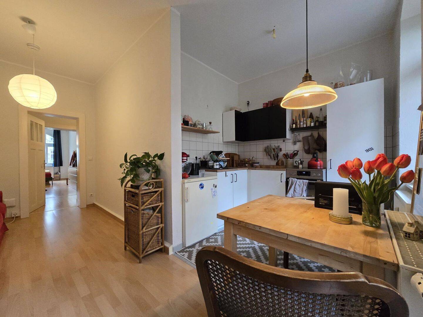 gemütlich, helle 2-Zimmerwohnung mit großen Balkon in zentraler, ruhiger Lage zu verkaufen., 1309 Dresden