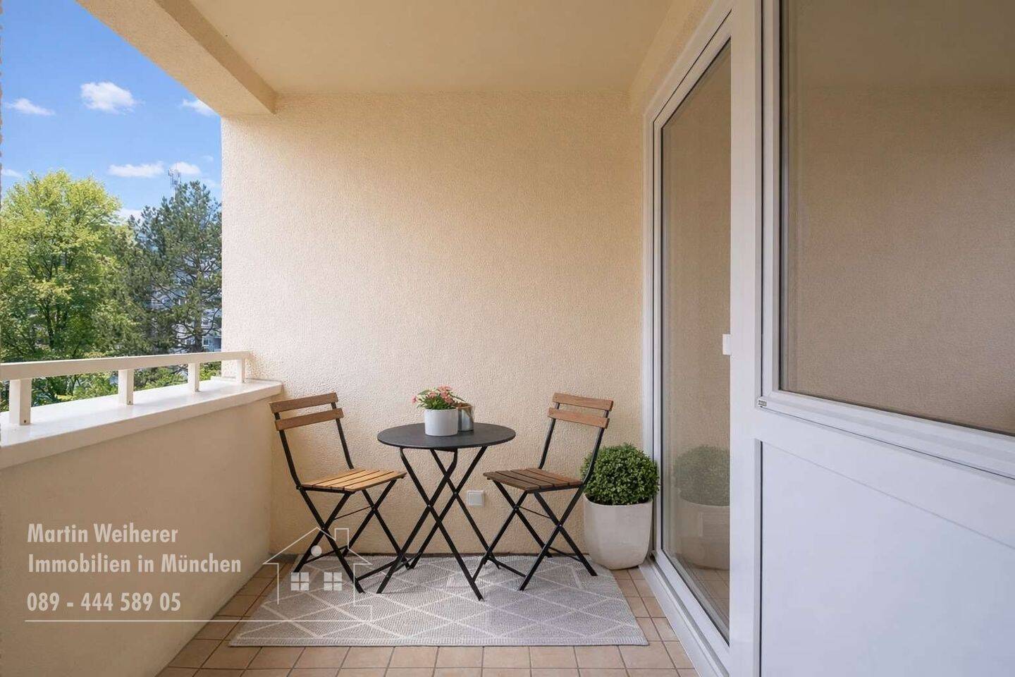 Sonnige schöne 3-Zimmer-Wohnung mit Loggia, in Solln, 81477 München (Thalk. Obersendl.-Forsten-Fürstenr.-Solln)