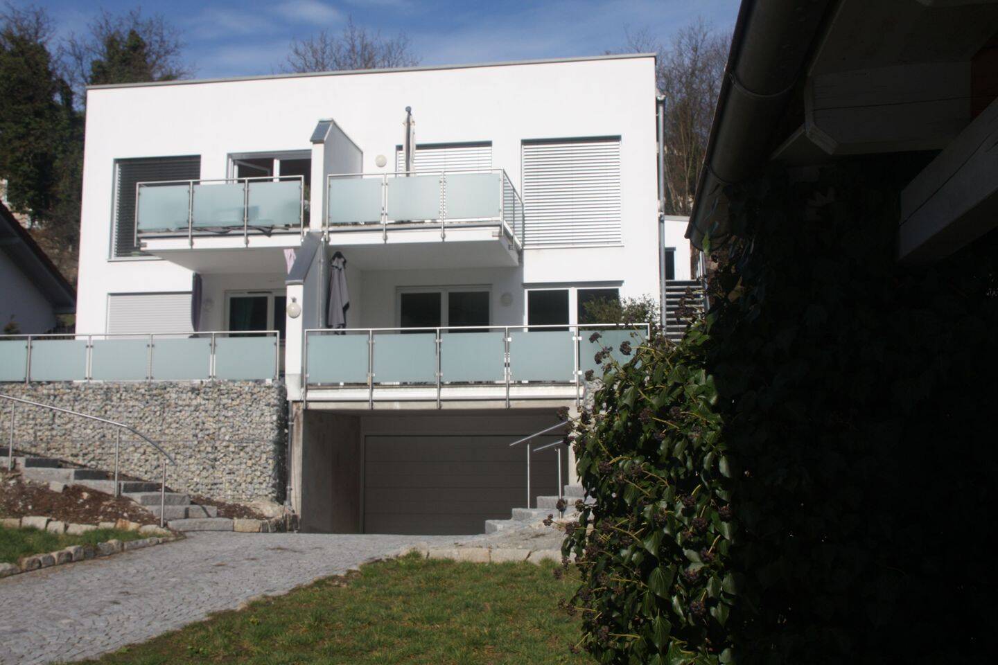 Schöne neuwertige 3- Zimmer Wohnung (ca. 100 qm / KfW 55) mit Südterrasse in Passau – Hals, 94034 Passau (Altstadt Grubweg Hacklberg Hals)