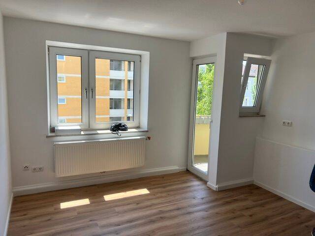 München Harras: Renovierte schöne 2 Zimmer Wohnung mit Balkon, 81369 München (Sendling Sendling-Westpark Thalk. Obersendl.-Forsten-Fürstenr.-Solln)