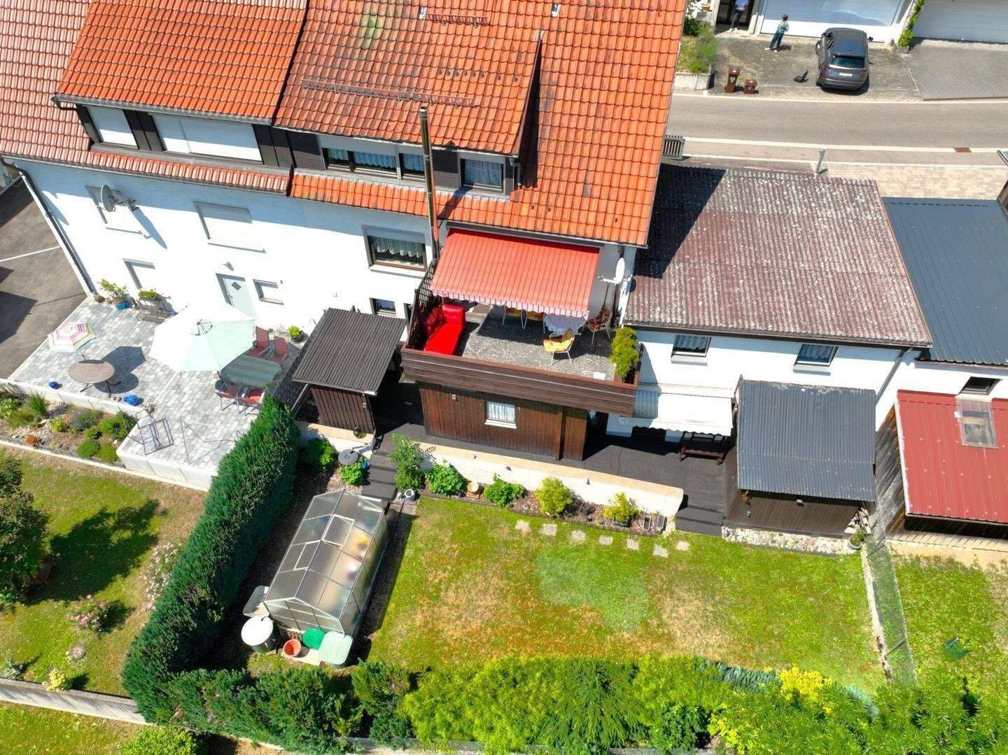 DiePanoramastraße wird Ihrem Namen gerecht. Dieses vielseitige Objekt in ruhiger, familienfreundlicher Lage vereint großzügiges Wohnen für die Familie, 73447 Oberkochen