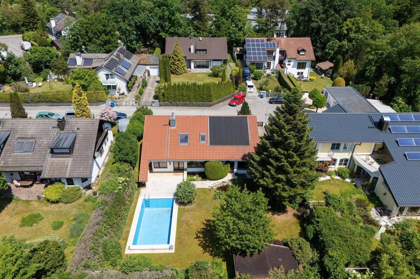 Charmantes Einfamilienhaus mit viel Platz in sehr guter Lage, 82256 Fürstenfeldbruck