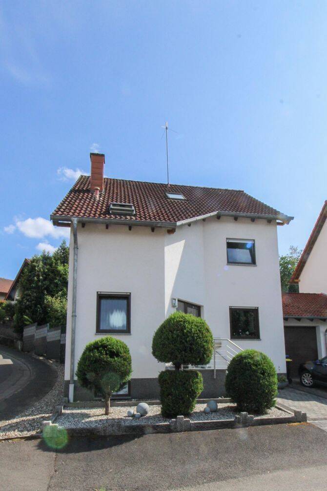 NR. 1795: Freistehendes Einfamilienhaus in Nebenstraße von Sulzbach, 66280 Sulzbach/Saar