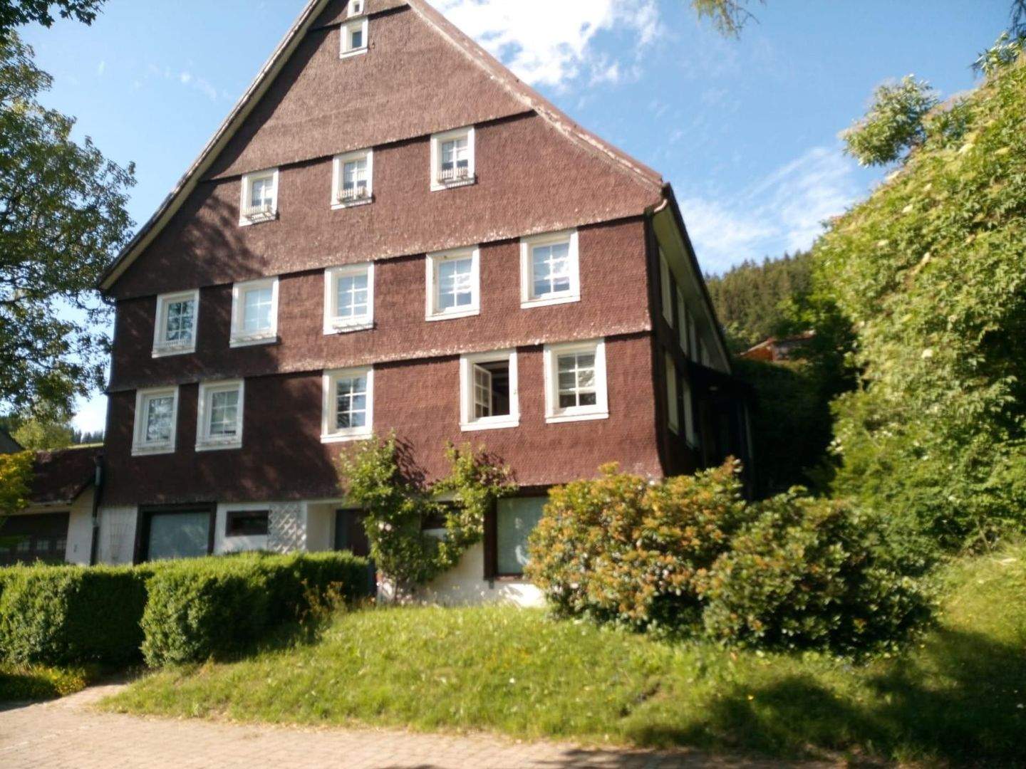 2-FAMILIEN-SCHWARZWALDHAUS mit Tenne. Viel PLatz für die Großfamilie. Werkstatt und Großraumgarage., 78120 Furtwangen im Schwarzwald