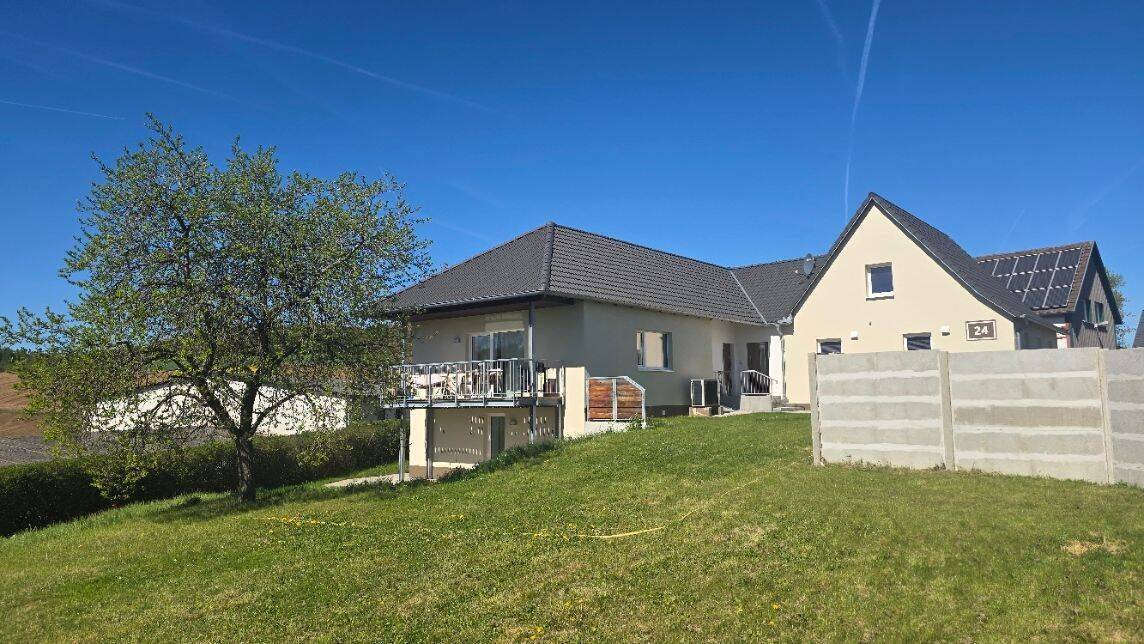 Energieeffiziente Haushälfte mit Balkon, Terrasse und Garten, 97633 Großeibstadt