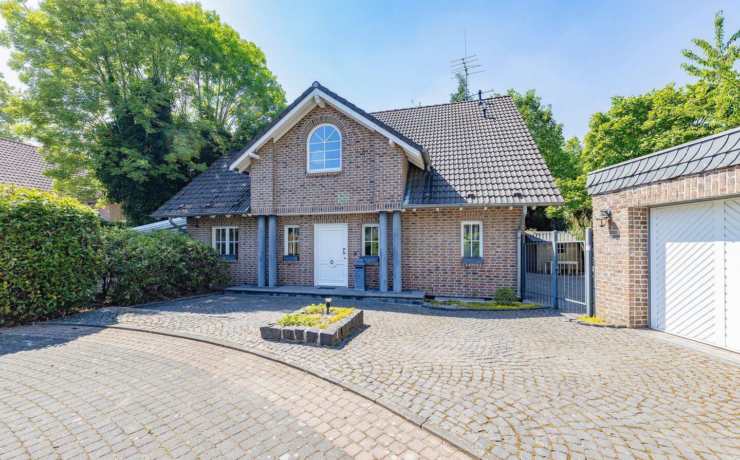 * Familienfreundliches Architektenhaus mit besonderem Wohnflair *