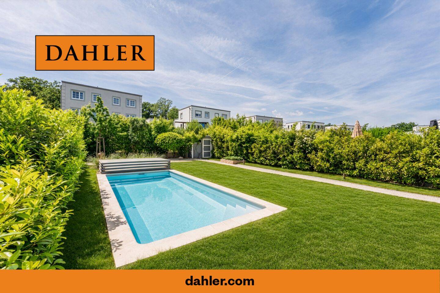 High-end townhouse with a pool near Lake Jungfernsee