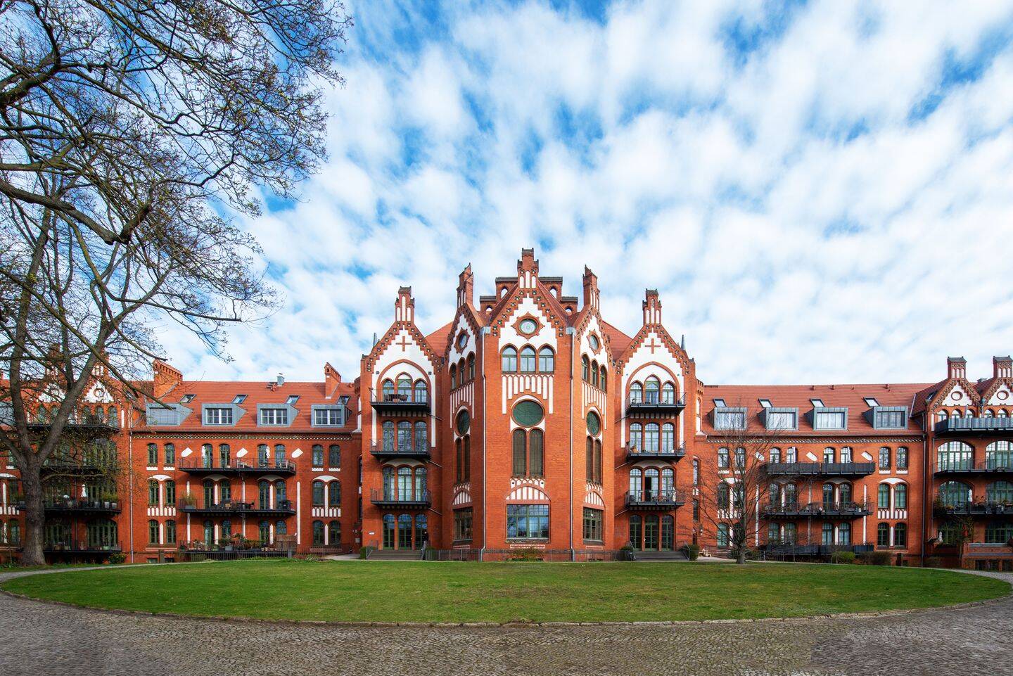 Bezugsfreie 2-Zimmer-Wohnung in historischem Charlottenburger Ensemble, 14059 Berlin (Charlottenburg-Wilmersdorf Charlottenburg Westend)