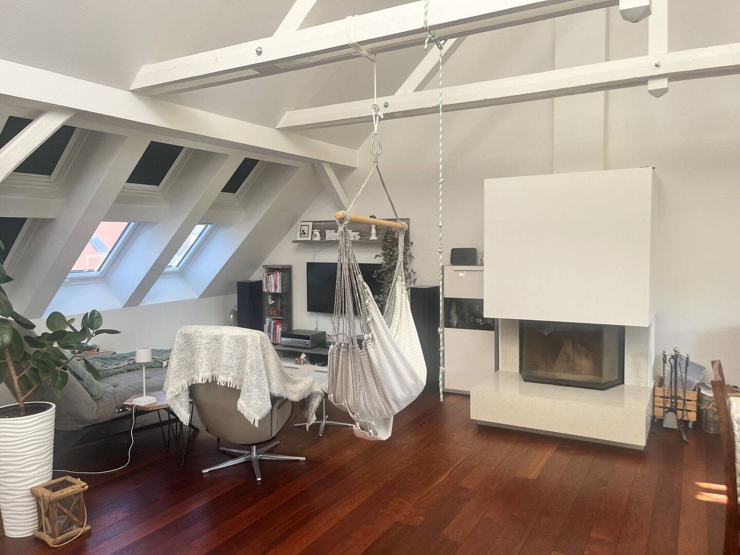 Hochwertige Maisonette-Wohnung mit Kamin | EBK | Dachterrasse | Garage, 99086 Erfurt